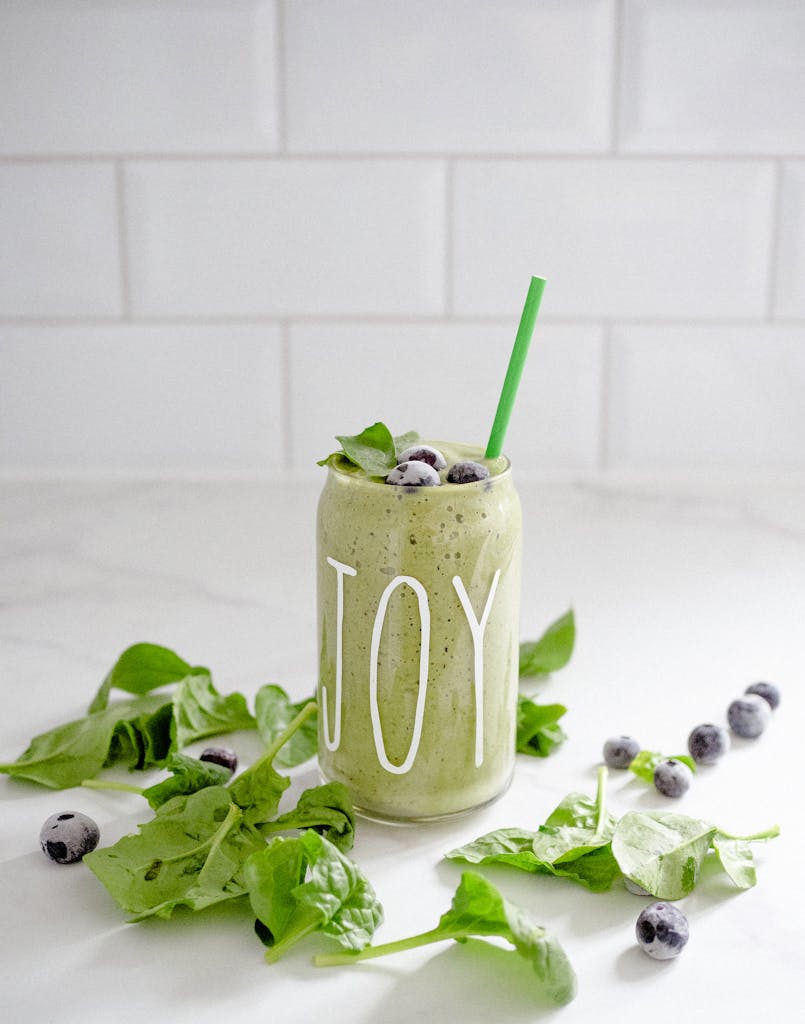 Delicious green smoothie with blueberries and spinach, perfect for a healthy lifestyle.